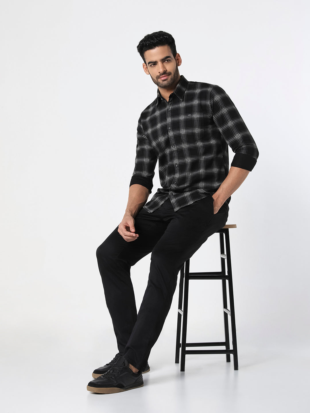 Black Solid Slim Fit Trouser